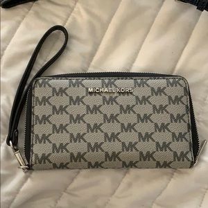 Michael Kors wristlet wallet